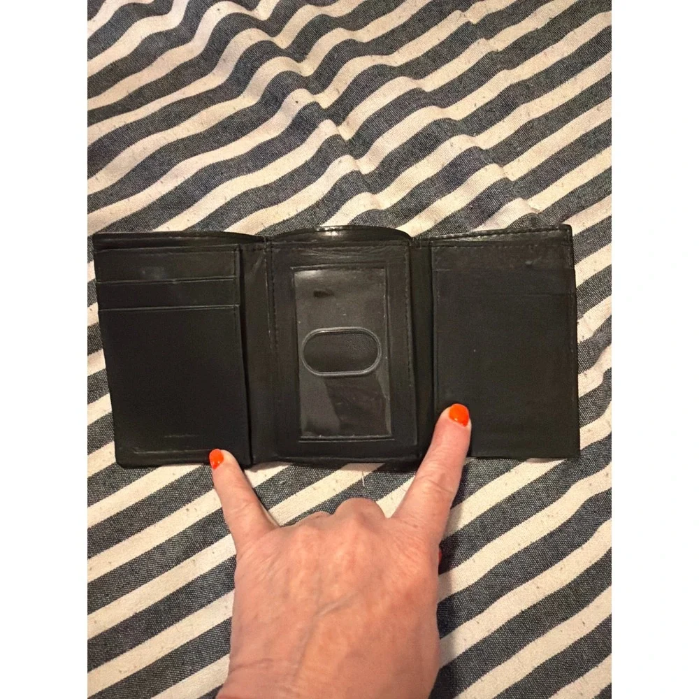 Harley-Davidson Mens Black Full Grain Leather Trifold Wallet 99450-06V Embossed